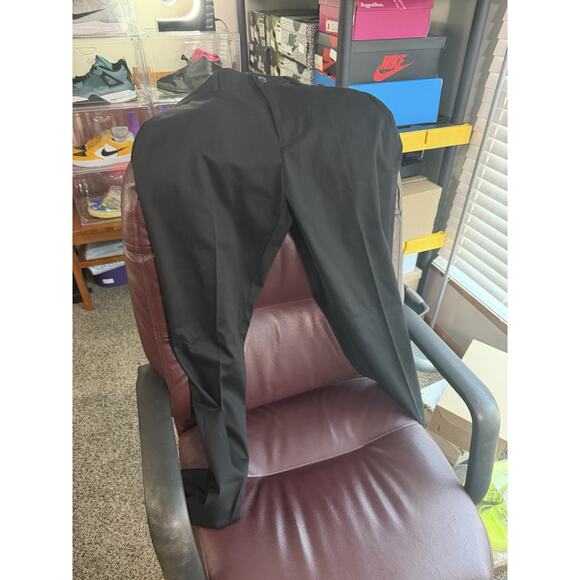 Size 29x32 Haggar Black Khaki Slim Fit Pants - Picture 1 of 3